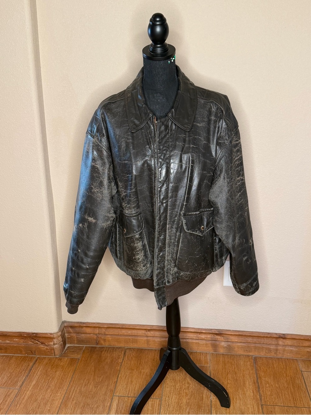 Avirex Black Distressed Leather Bomber Jacket Sz XXL - Picture 2 of 8